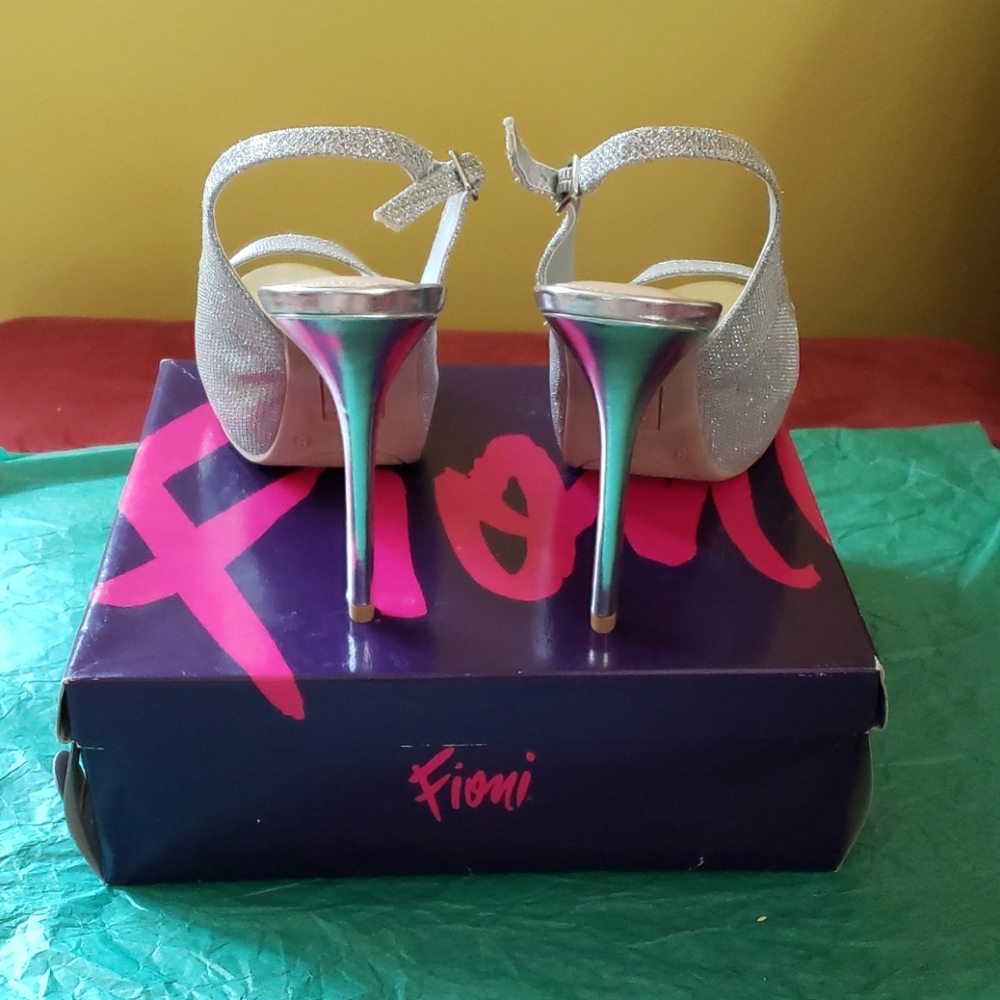 Shoes - Picture 2 of 4